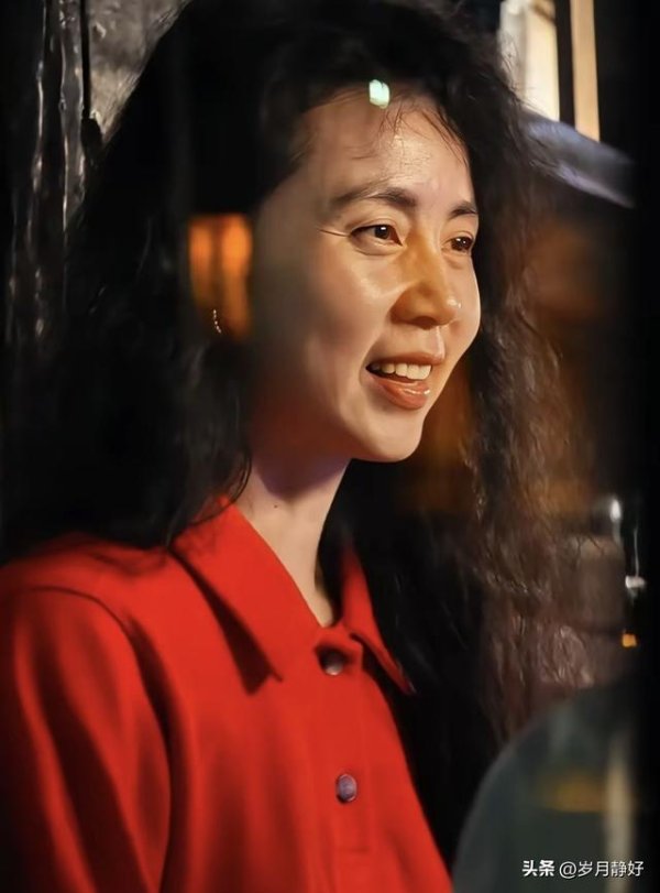 豪极资本 48岁的孙莉和老公黄磊在乌镇合体，无美颜滤镜