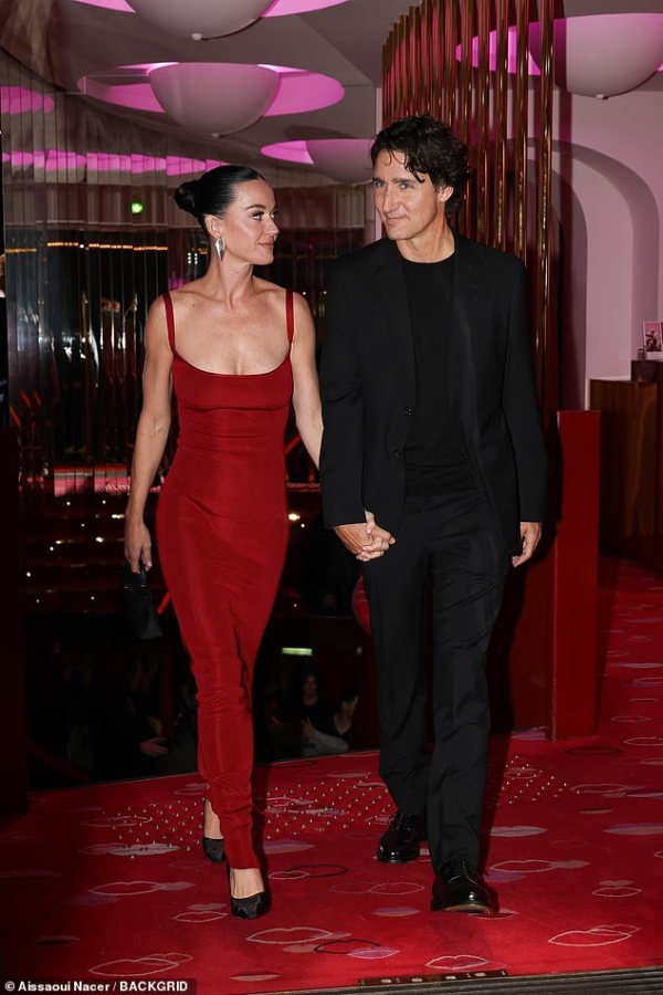 恒富配资 加拿大前总理特鲁多首次公开牵手水果姐，地点惹争议，退休后放飞